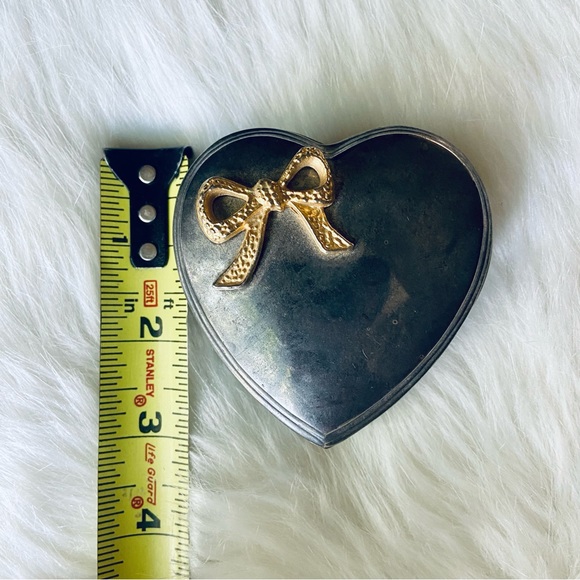 Antique silver heart shaped jewelry box - Picture 4 of 5
